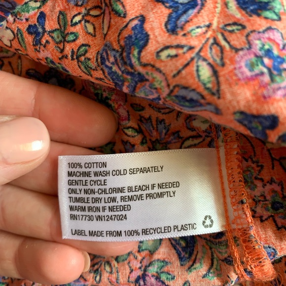 Universal Thread Floral Top | Red floral | Size Large | Puff Sleeve - Picture 4 of 8